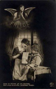 Erster Weltkrieg: Plakat mit einer Frau und einem Kind und die Bitte um Frieden