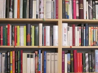 Gespendete Bücher im Antiquariat bzw. Onlineshop des Wiener Bücherschmaus